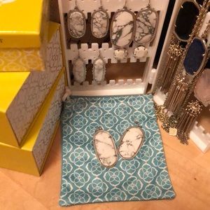 ✨Howlite Danielles✨